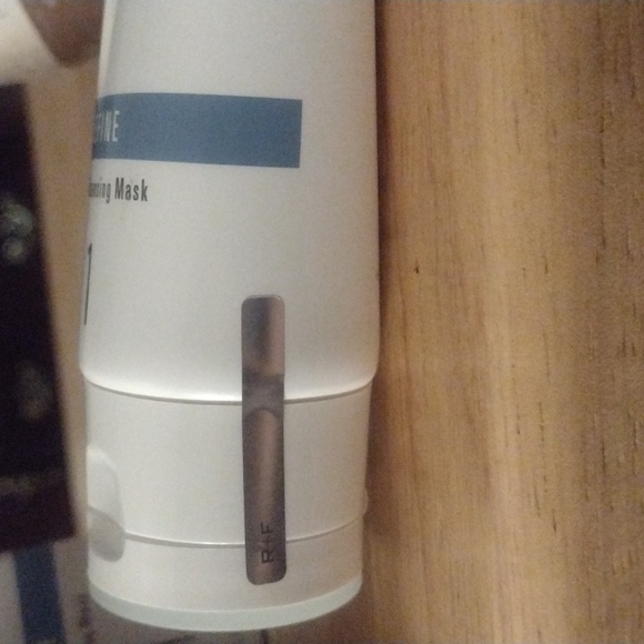 - Rodan + Fields DEFINE Daily Cleansing mask - Picture 2 of 5